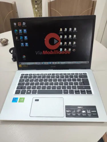 Notebook em ótimo estado de conservação