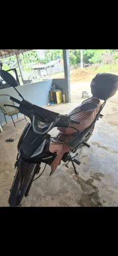 Moto praticamente zerada, toda revisada!!