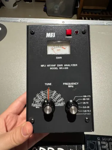 Analisador de Antena MFJ-209 ROE HF/VHF Novo na Caixa com Manual - Antique Bunker