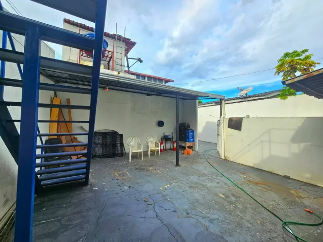 Av. das Torres (próximo)Águas claras 5 quartos com Edicula e ponto Comercial
