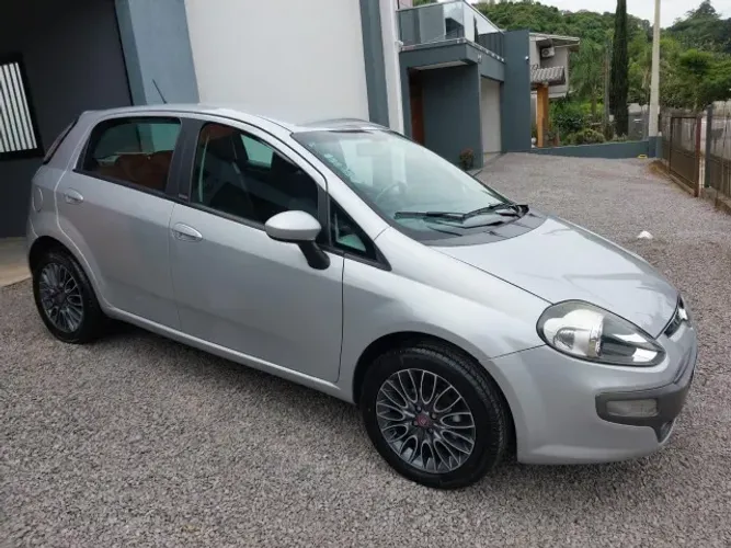 Fiat Punto Essence 1.6 Flex 16V 5P 2013