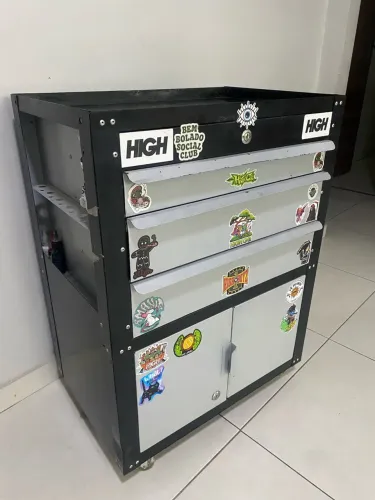 Carrinho de ferramentas para tatuador