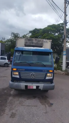 Caminhão baú refrigerado