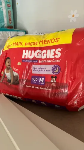 Fralda M Huggies vermelha roupinha com 100