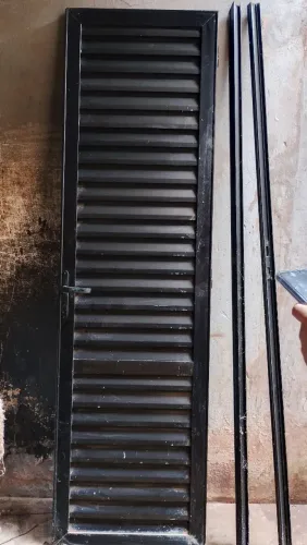 Porta de alumínio nova