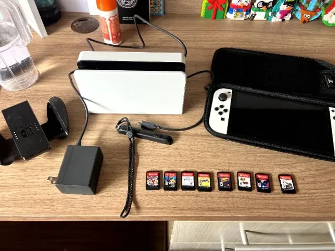 Nintendo Switch OLED Branca + 8 Jogos Físicos + Acessórios 