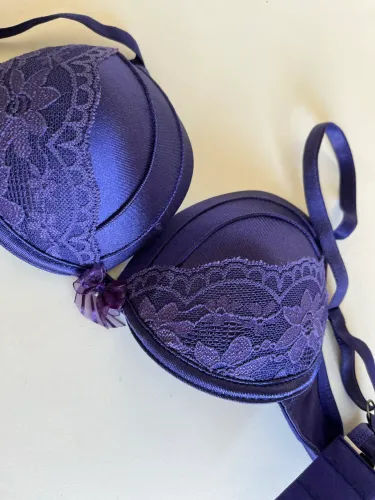 Soutiã roxo renda e cetim tamanho P novo