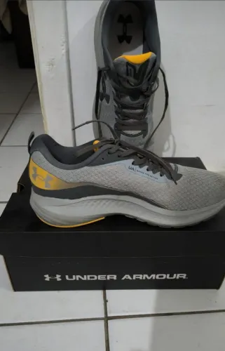 Under Armour Charged Wing SE Masculino (Cinza) - Semi Novo, Usado 6 Vezes