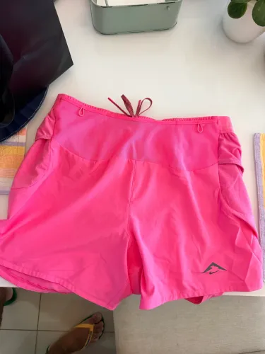 Short Nike corrida tamanho P rosa