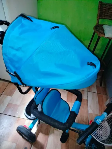 Vendo triciclo, ou troco, meu filho por ser muito pequeno não se adaptou.