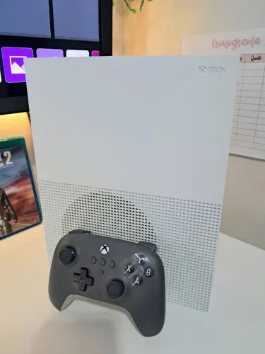 Xbox One S 500GB - Seminovo - Controle + Jogos