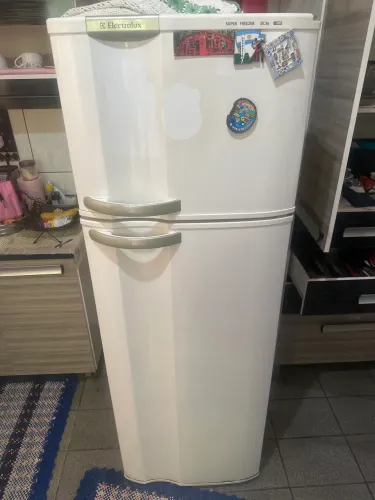 Geladeira D34 electrolux 260 l