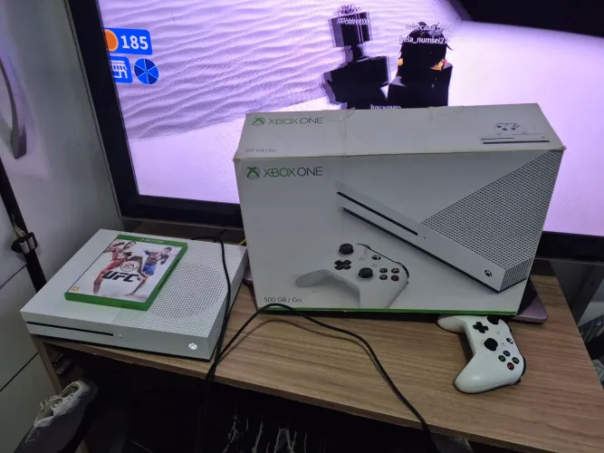 Xbox one s 500gb 2 controles.