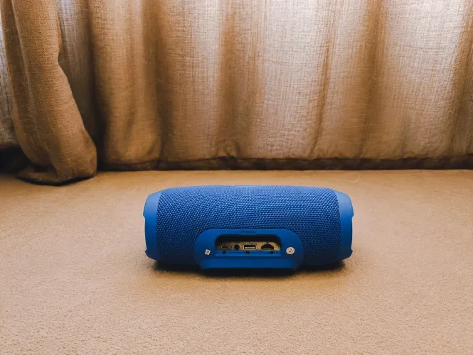 Caixa de Som Bluetooth JBL Charge 3 | 20W, IPX7, Até 20h de Bateria e Power Bank USB