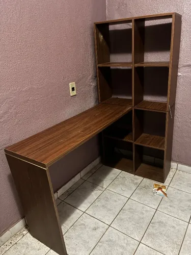 Estante com prateleira 