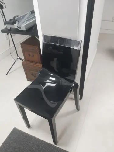 Cadeira Design Estilo Kartell Hi-Cut Preta com Encosto Transparente