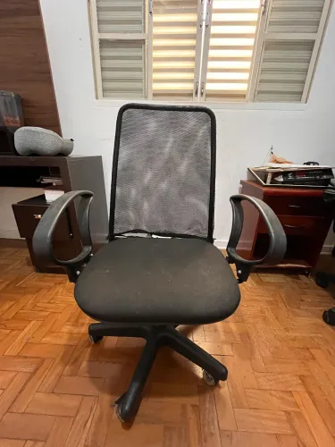 Cadeira de Escritório Giratória com Regulagem de Altura