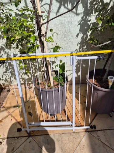 Portão pet ajustável com extersor