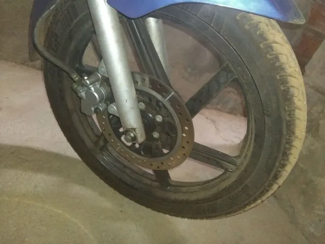 Vendo essa roda palito titan 150. Cm freio a disco