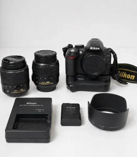 Kit Nikon D3100 + 2 Lentes (18-55 + 55-200) + Grip + Acessórios - Completo para Iniciantes