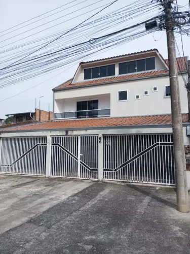 Sobrado Triplex c/ AtIco - Medindo 226 m² - Bairro Cajuru / Próximo BR 277