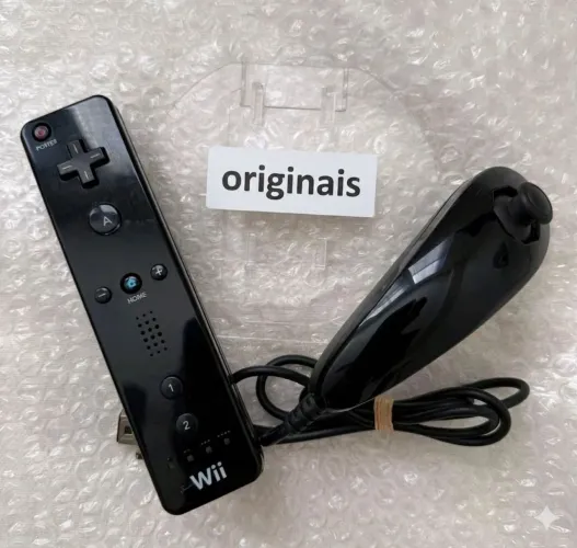 Kit controles originais Nintendo Wii pretos.