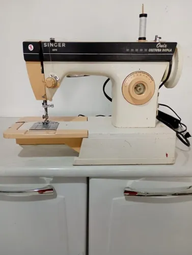MÁQUINA DE COSTURA ARNO