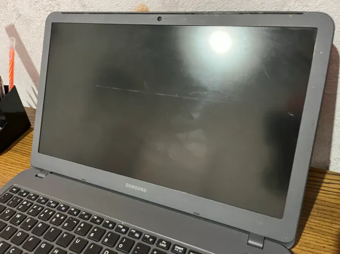 Notebook seminovo em ótimo estado