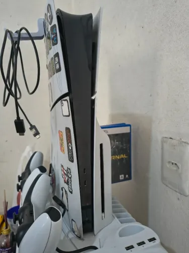 Ps5 slim midia fisica dois jogos dois controles e um cooler