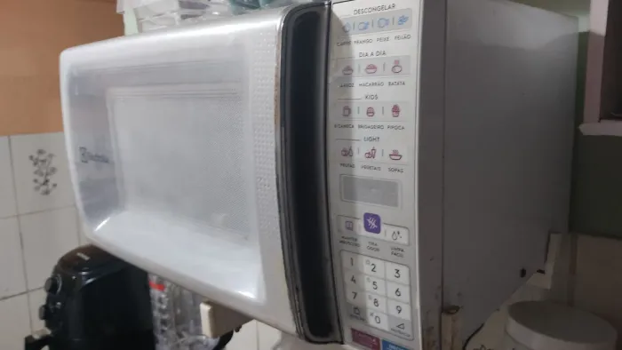 Micro-ondas Electrolux 34l com suporte..