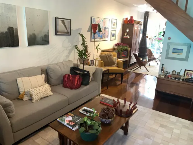 Casa de Vila Reformada na Vila Olimpia com 3 Dormitórios