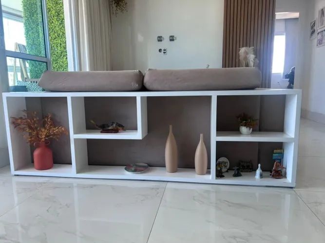 Móvel Aparador Laqueado / Divisor de Ambiente em MDF Branco - Moderno e Funcional