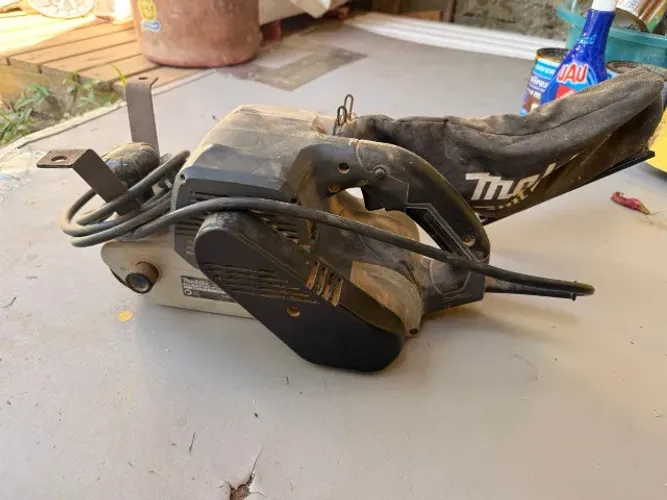LIxadeira de cinta Makita 940W