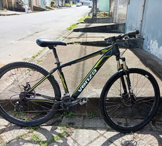 Vendo bike Venzo ARO 29 usada (só vendo) 1200 avista(valor negociável)