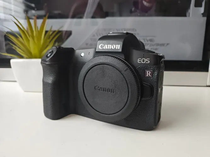 Canon R