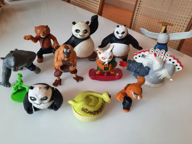 Kung-fu Panda - kit com 12 colecionáveis 