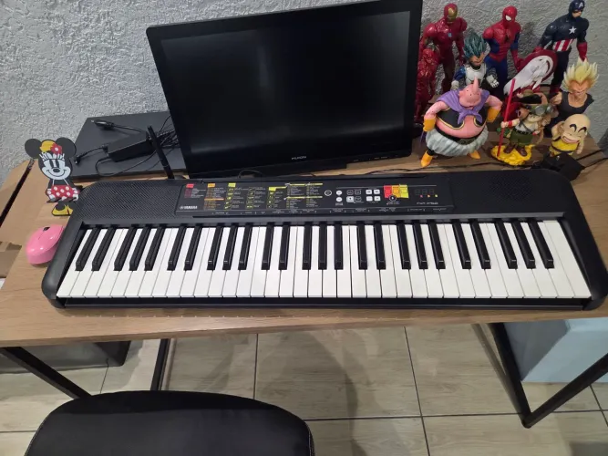 Teclado Musical Yamaha F52 Psr-f52 61 Teclas 144 Timbres Cor Preto