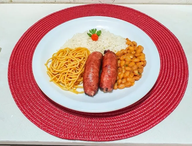 PRECISA-SE DE AUXILIAR DE COZINHA 