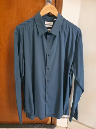 Camisas sociais e esporte seminovos, originais da Calvin Klein e Adidas por apenas 50.00