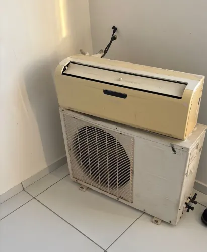 ? AR-CONDICIONADO ELECTROLUX 9.000 BTUs - PARA CONSERTO OU RETIRADA DE PEÇAS ?