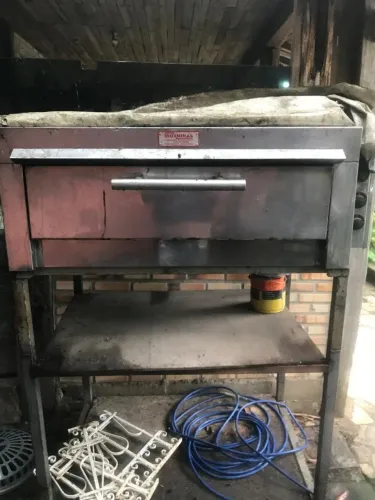 Forno industrial para assar pizza<br>Elétrico 127v<br>2.600,00
