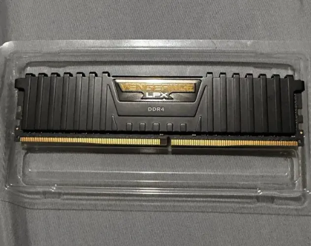 Memória RAM Corsair Vengeance LPX 16GB, 2400MHz, DDR4, CL14, Preto - CMK16GX4M1A2400C14
