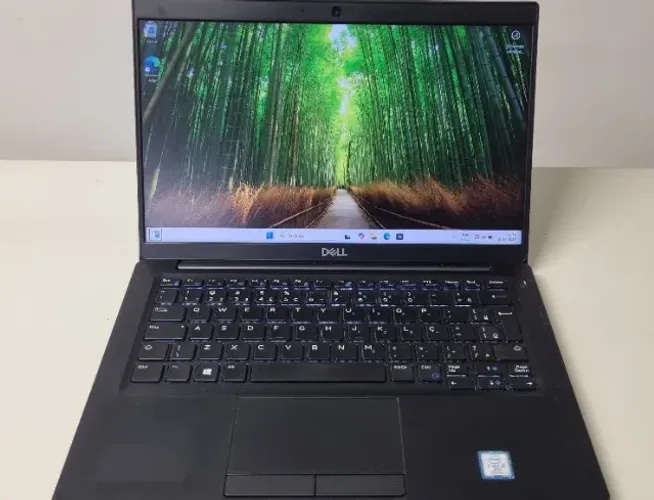Notebook compacto Dell Latitude 7390 - Tela 13 polegadas