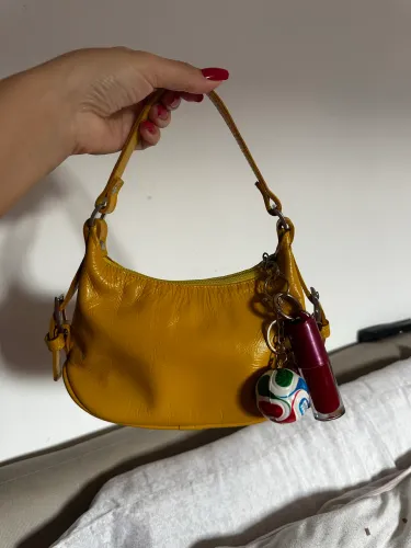 Bolsa amarela