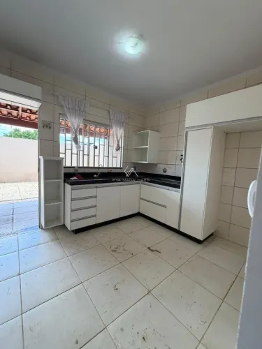 Casa para alugar em Aparecida de Goiânia, Jardim Buriti Sereno, com 3 quartos, com 200 m²