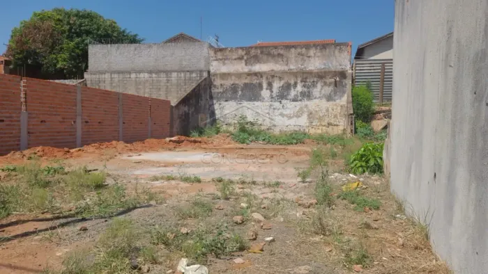 Terreno murado na Vila Dutra