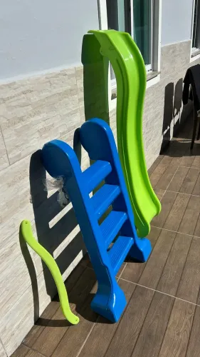 Vendo escorregador infantil semi novo