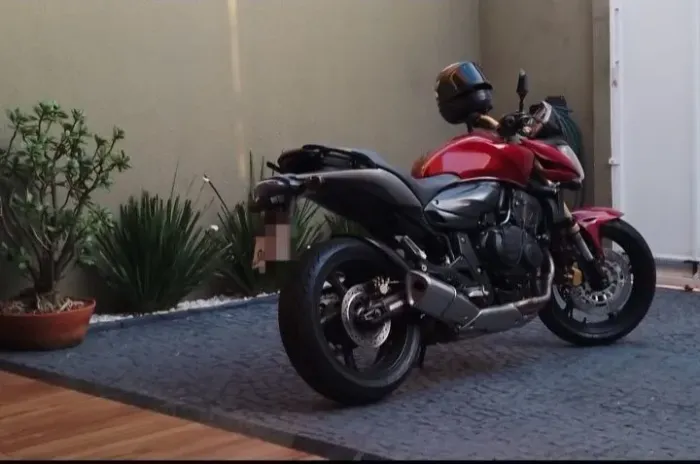 Hornet vermelha 2008 (34k) preço de tabela