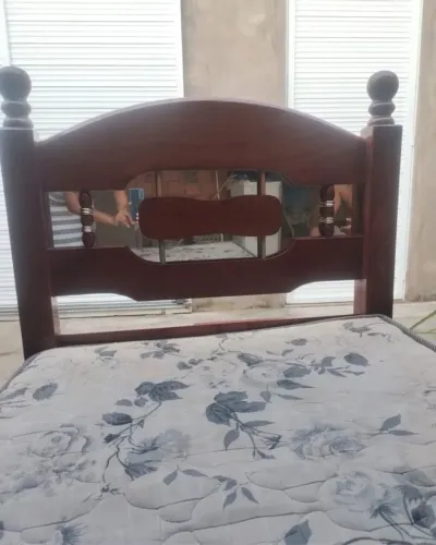 Cama de Solteiro Conservada - Pronta para Uso