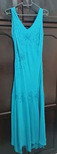Vestido longo de festa,  cor verde  veste tamanho M/ G semi novo usado uma vez 
